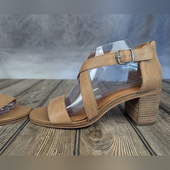 Lucky Brand Size 9.5 Heels/Sandal Like New - Picture 6 of 14